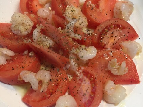 トマトと海老のアヒージョ風サラダ